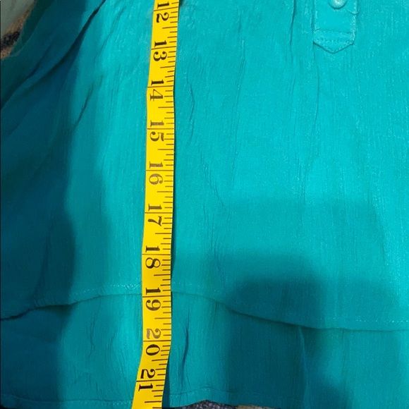 E and M crop top teal with buttons medium - Picture 7 of 7